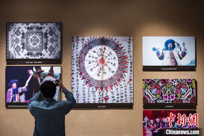 Visitors learn about the Yi people's "October Solar Calendar" at the Yi October Solar Calendar Cultural Park in Chuxiong City, Yunnan Province. The Yi people's "October Solar Calendar" is inspired by the "ten-pole photogrammetry" method, which integrates the traditional Chinese scale and flat sundial system to visually and vividly represent the Sunday and anniversary movements of the sun. Photo by Hou Yu