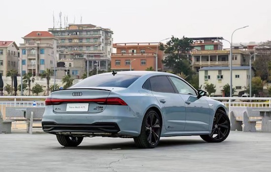 More sporty, test drive the new Audi A7L RS suite racing version _fororder_image002