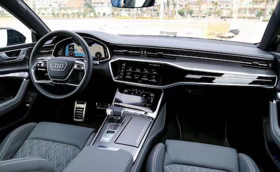 More sporty, test drive the new Audi A7L RS suite racing version _fororder_image003